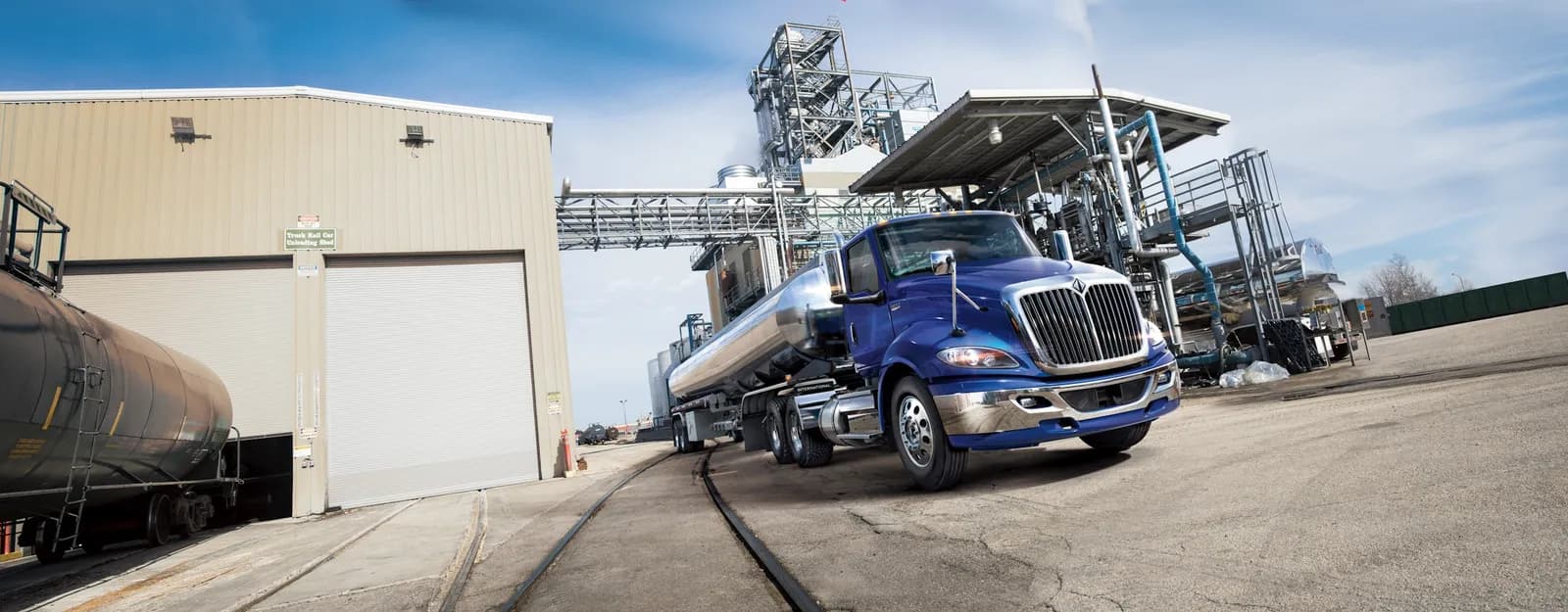 International RH Series tanker combination