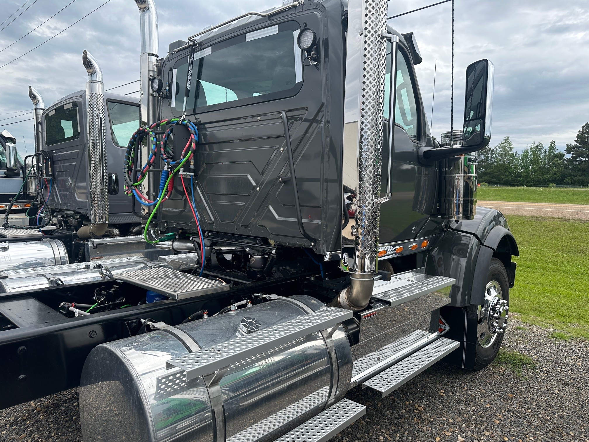 2026 INTERNATIONAL HX520 - image 2 of 6