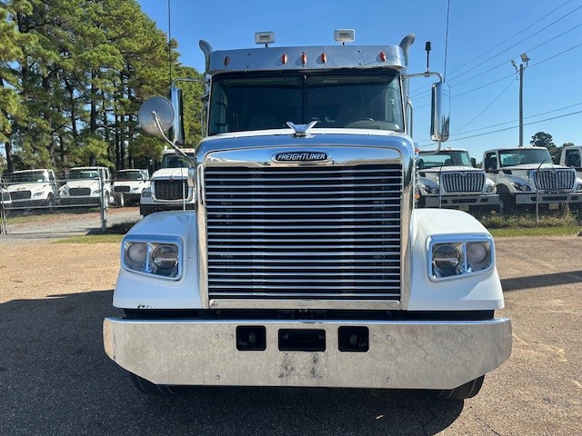 2022 FREIGHTLINER CORONADO 122 SD - image 2 of 6