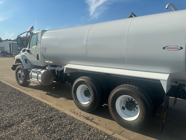 2026 INTERNATIONAL HV607 WATER TRUCK - image 4 of 6