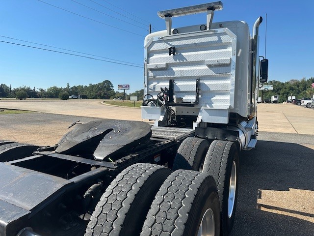 2022 FREIGHTLINER CORONADO 122 SD - image 4 of 6