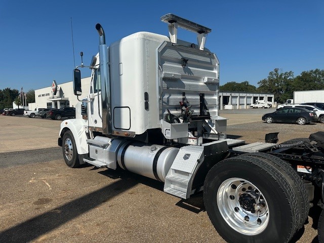 2022 FREIGHTLINER CORONADO 122 SD - image 5 of 6