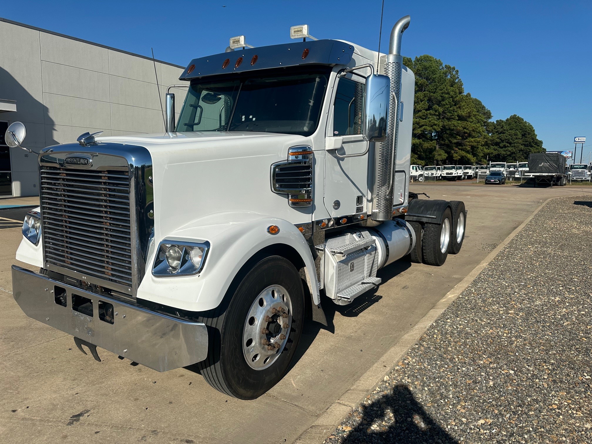 2022 FREIGHTLINER CORONADO 122 SD - image 1 of 6