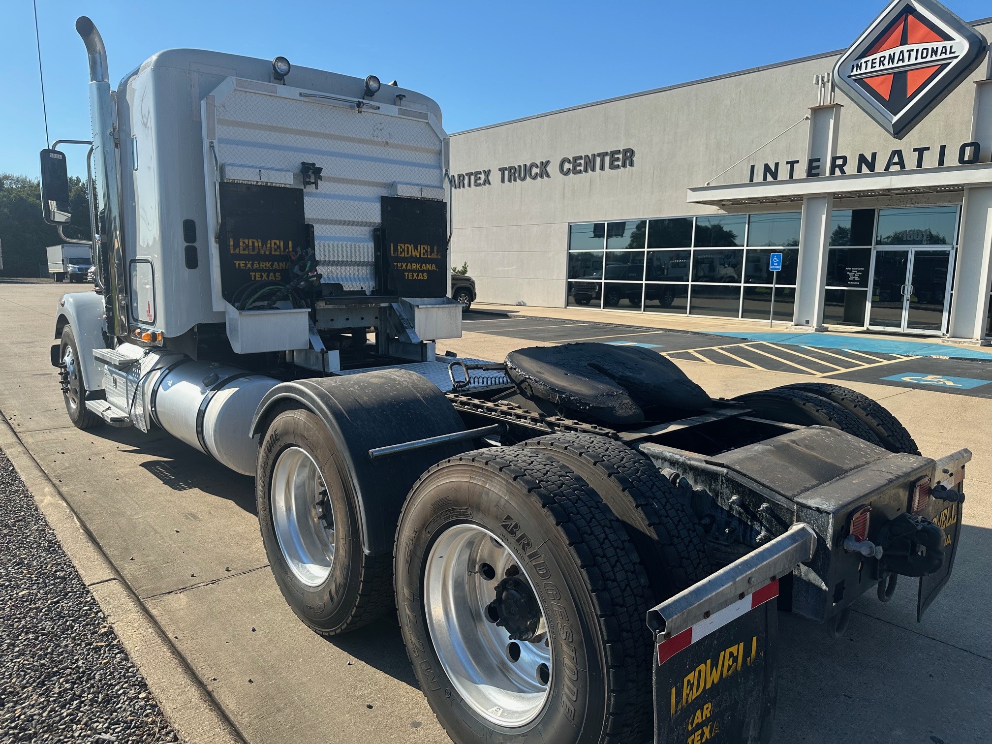 2022 FREIGHTLINER CORONADO 122 SD - image 5 of 6
